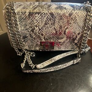 Elegant Snakeskin Patterned Handbag